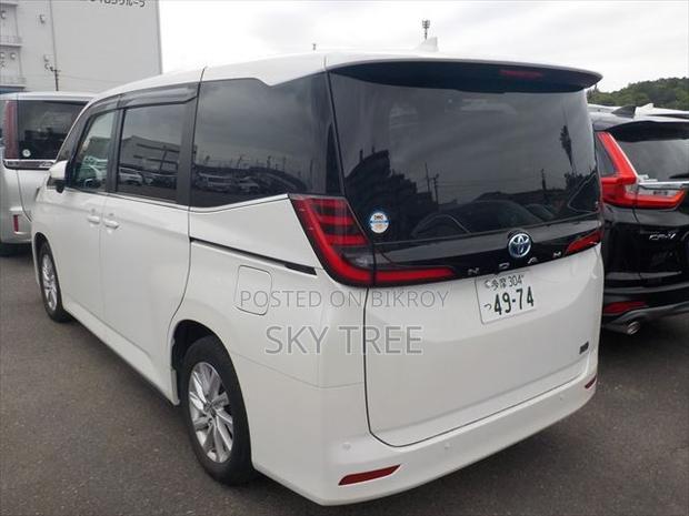 Toyota Noah 2022 Pearl