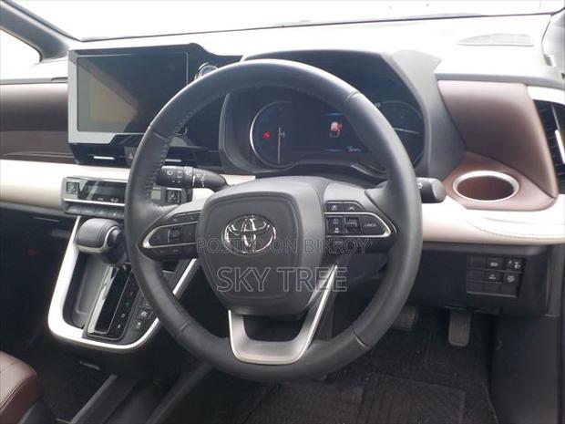 Toyota Noah 2022 Pearl