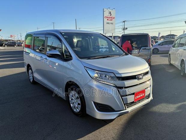Toyota Noah 2.0 FWD (8 Seater) 2021 Silver