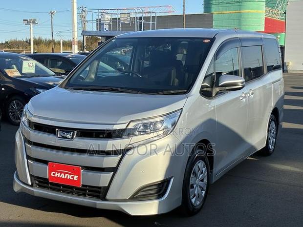 Toyota Noah 2.0 FWD (8 Seater) 2021 Silver