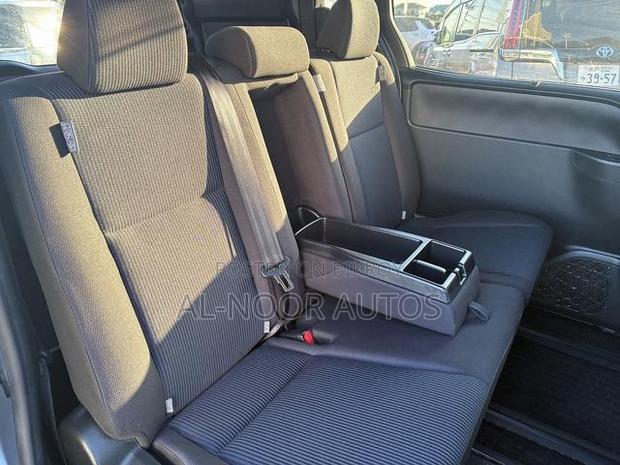 Toyota Noah 2.0 FWD (8 Seater) 2021 Silver