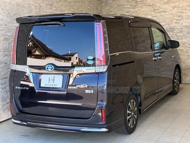 Toyota Esquire 1.8 FWD Hybrid (7 seater) 2021 Black