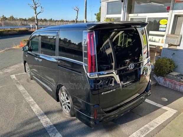Toyota Esquire 1.8 FWD Hybrid (7 seater) 2021 Black
