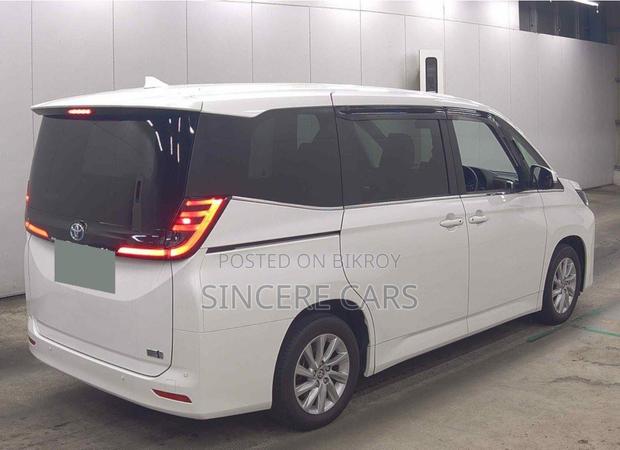 Toyota Noah 2022 Pearl