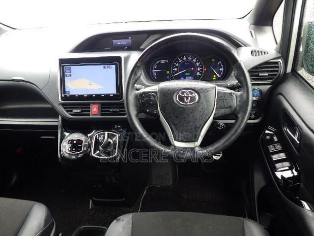 Toyota Noah 2021 Pearl