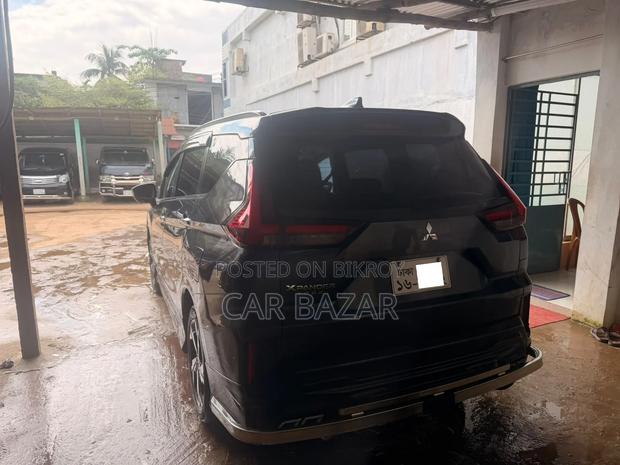 Mitsubishi Xpander E 2025 Gray