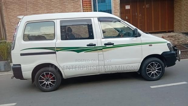 Toyota Noah 2003 White