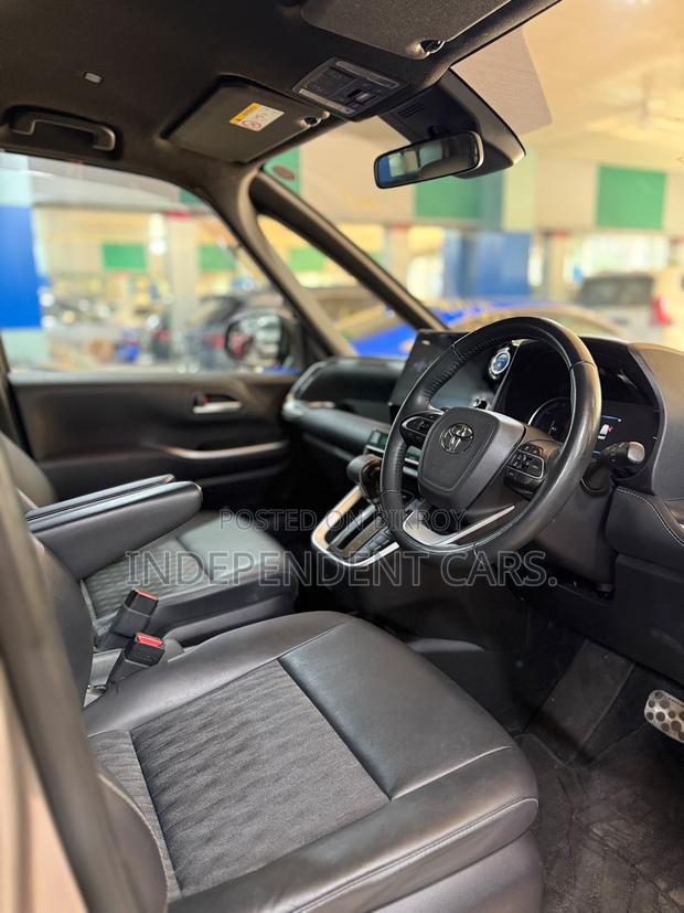 Toyota Noah 2022 Gray