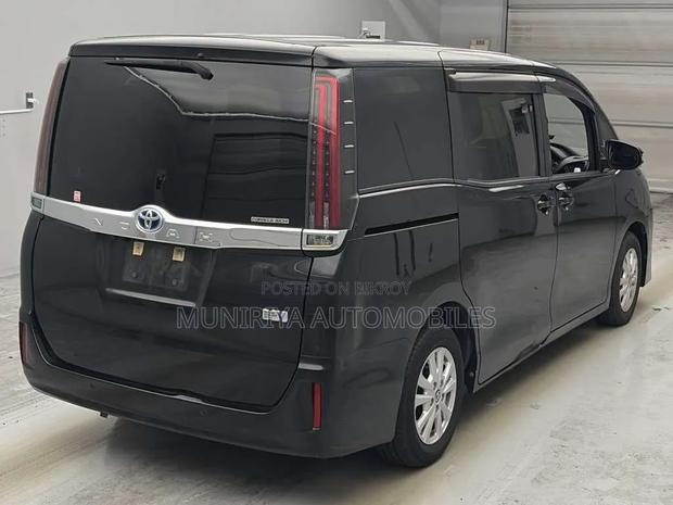 Toyota Noah 1.8 FWD Hybrid (7 seater) 2021 Black