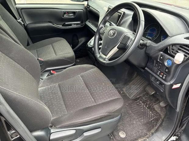 Toyota Noah 1.8 FWD Hybrid (7 seater) 2021 Black