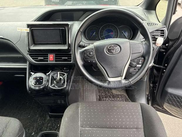 Toyota Noah 1.8 FWD Hybrid (7 seater) 2021 Black