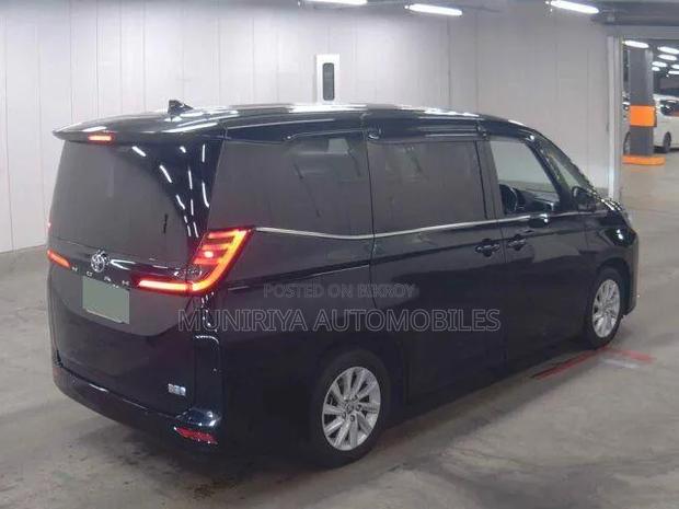 Toyota Noah 2022 Black