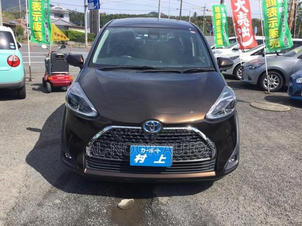 Toyota Sienta 2021 Brown