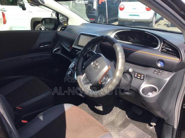 Toyota Sienta 2021 Brown