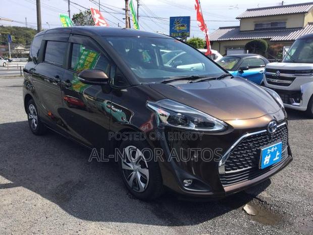 Toyota Sienta 2021 Brown