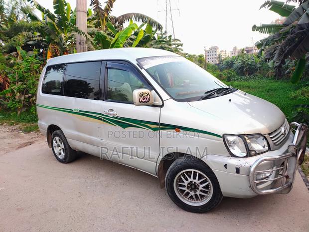 Toyota Noah 2.0 AWD (8 Seater) 2001 Silver