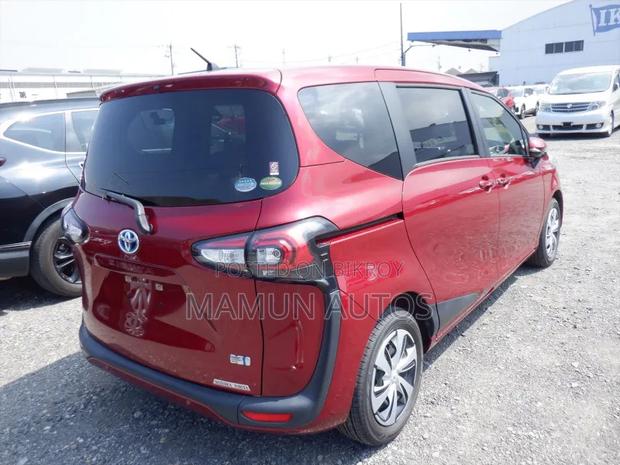 Toyota Sienta 1.5 AWD 2021 Red
