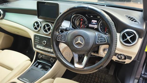 Mercedes-Benz GLA-Class 2019 Black