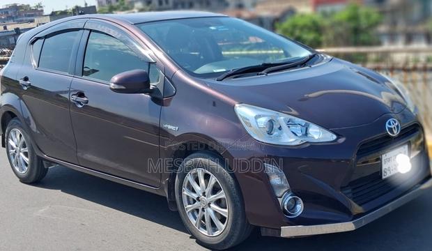 Toyota Aqua 2016 Maroon