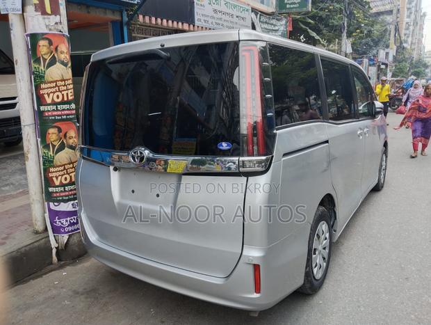 Toyota Noah 2.0 FWD (8 Seater) 2021 Silver