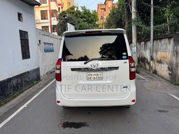 Toyota Noah 2012 Pearl