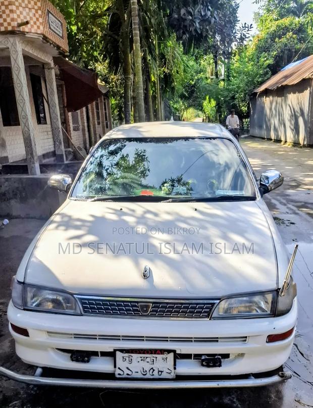 Toyota Corolla 1997 White