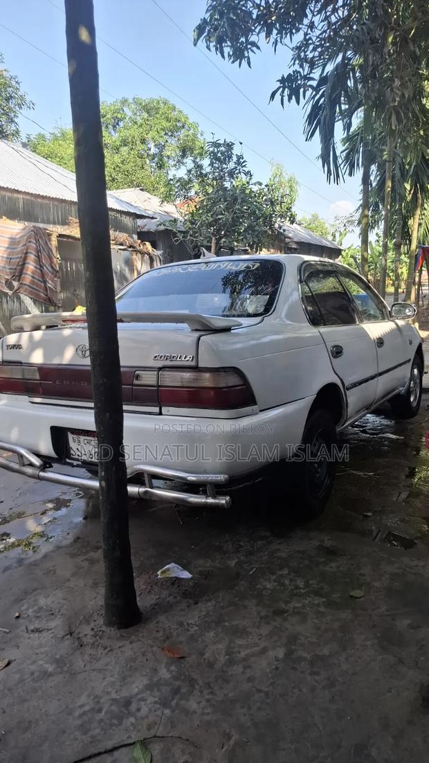 Toyota Corolla 1997 White