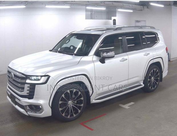 Toyota Land Cruiser LC300 2023 Pearl
