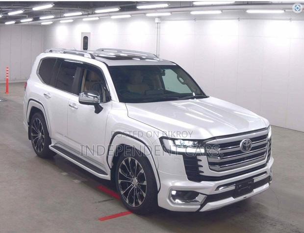 Toyota Land Cruiser LC300 2023 Pearl