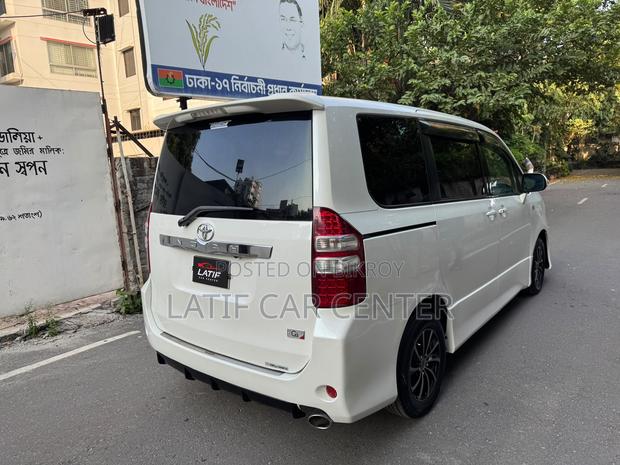 Toyota Noah 2013 Pearl
