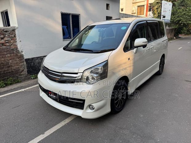 Toyota Noah 2013 Pearl