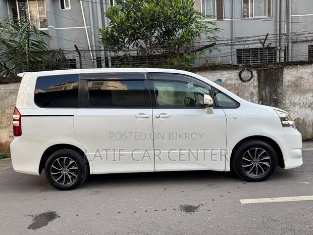 Toyota Noah 2013 Pearl