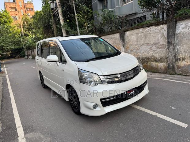 Toyota Noah 2013 Pearl
