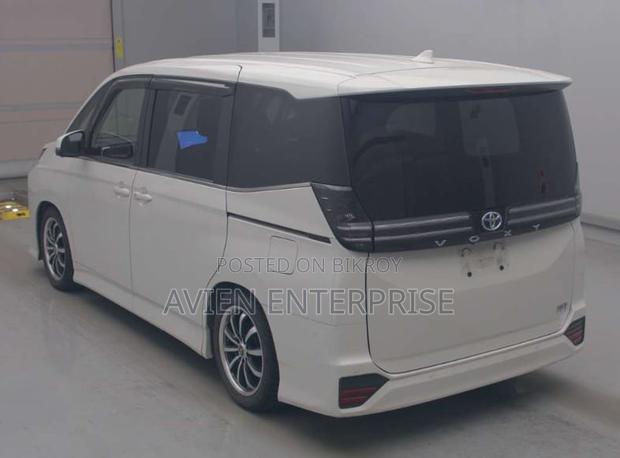 Toyota Voxy Hybrid S-Z 2WD 7-Seater 2022 Pearl