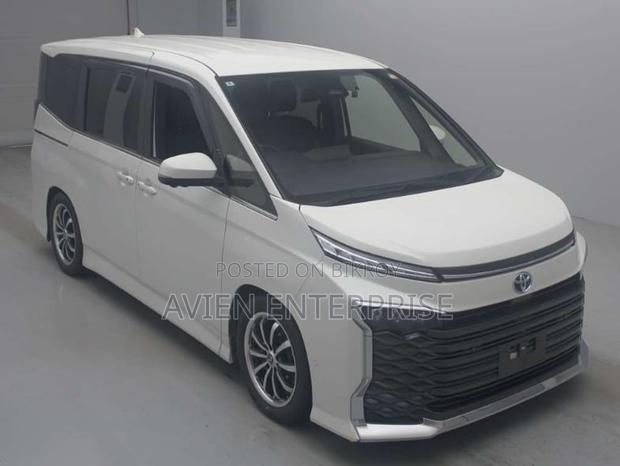 Toyota Voxy Hybrid S-Z 2WD 7-Seater 2022 Pearl