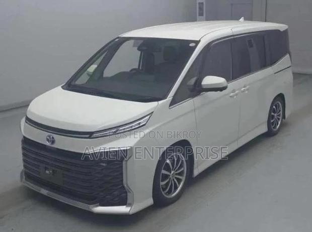 Toyota Voxy Hybrid S-Z 2WD 7-Seater 2022 Pearl