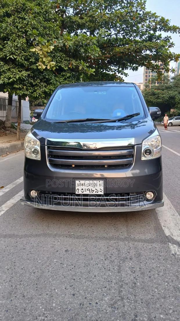 Toyota Noah 2008 Gray
