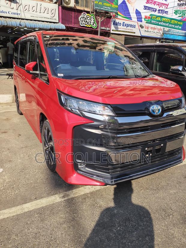 Toyota Noah 2022 Red
