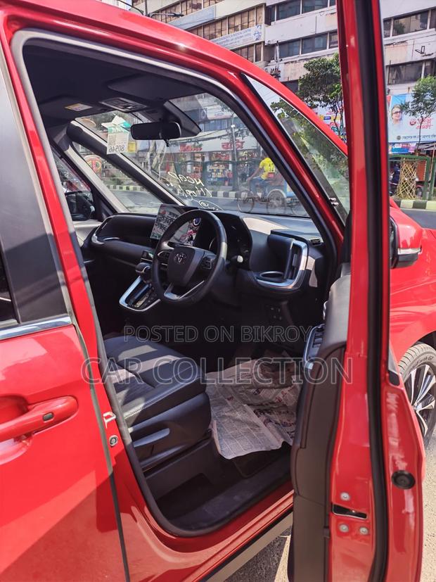 Toyota Noah 2022 Red