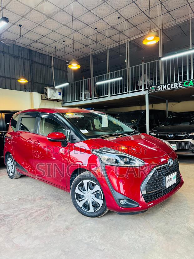 Toyota Sienta 2021 Red