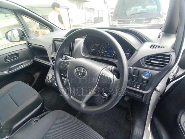 Toyota Noah 2021 Pearl