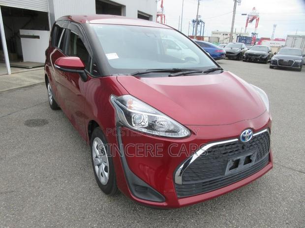 Toyota Sienta 2021 Red