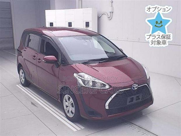 Toyota Sienta 2021 Red