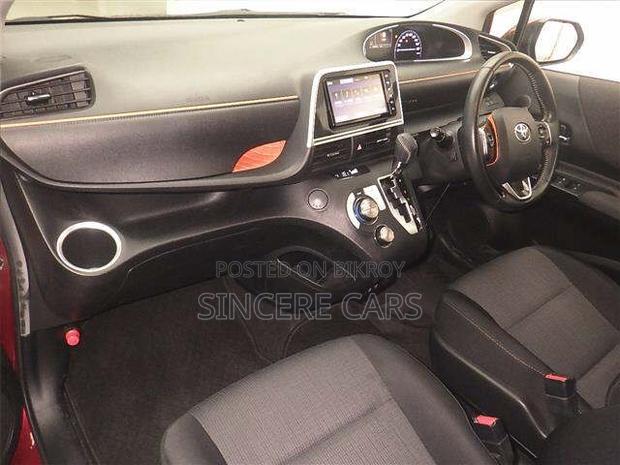 Toyota Sienta 2021 Red