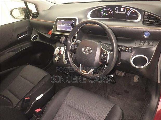 Toyota Sienta 2021 Red