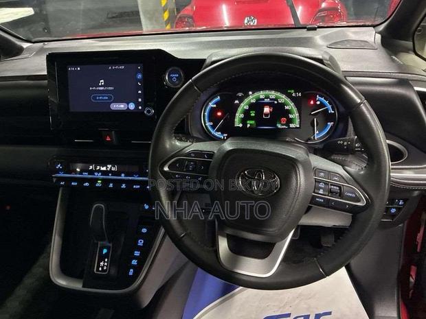 Toyota Noah 2022 Red