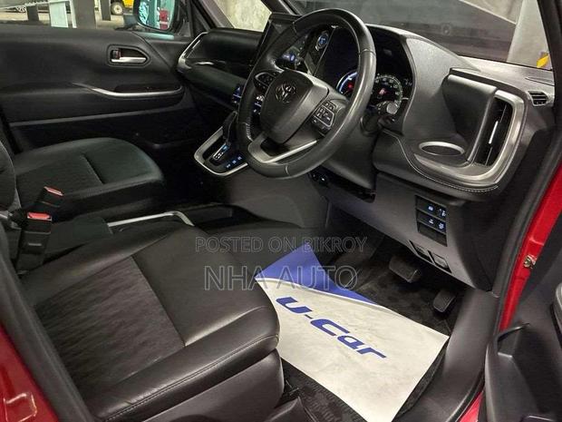 Toyota Noah 2022 Red