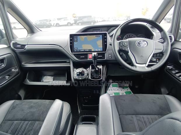 Toyota Esquire 2.0 AWD (7 seater) 2021 Black