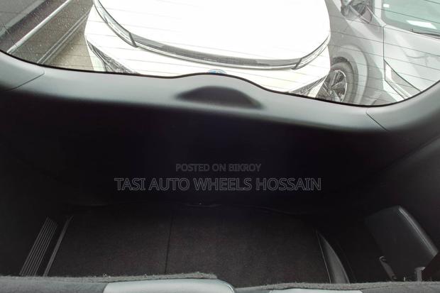 Toyota Esquire 1.8 FWD Hybrid (7 seater) 2021 Pearl