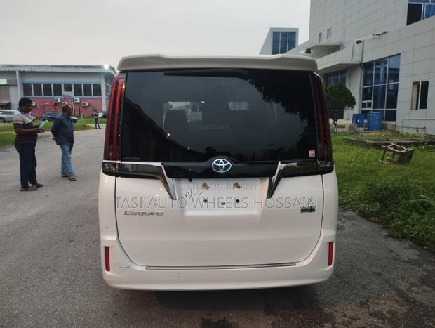 Toyota Esquire 1.8 FWD Hybrid (7 seater) 2021 Pearl